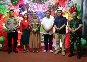 Bersama Rombongan, Wali Kota Safari Natal ke Sejumlah Pejabat dan Tokoh