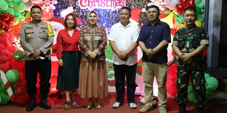 Bersama Rombongan, Wali Kota Safari Natal ke Sejumlah Pejabat dan Tokoh
