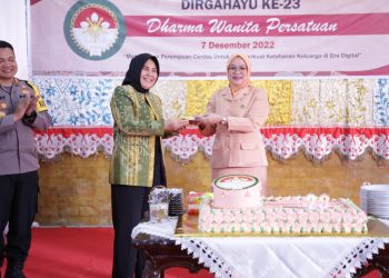 Tatong Bara Hadiri Peringatan Hari Ibu dan HUT DWP