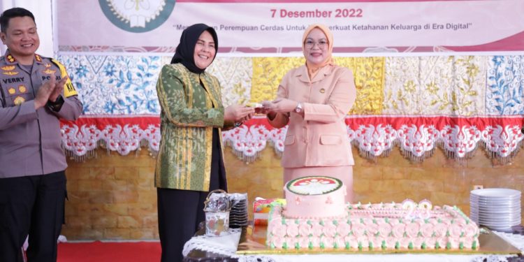 Tatong Bara Hadiri Peringatan Hari Ibu dan HUT DWP