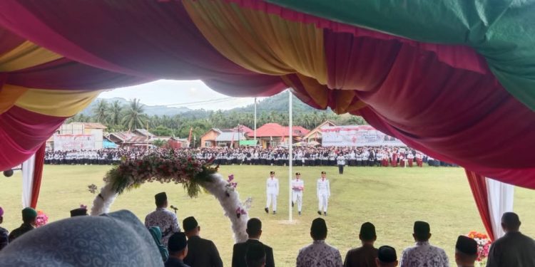 Wabup Bolsel Deddy Abdul Hamid Pimpin Upacara Peringatan Hari Guru Nasional 2022