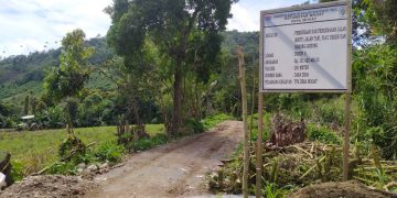Permudah Akses Petani, Pemdes Mooat Bangun Jalan Usaha Tani