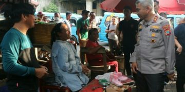 Pantau Aktifitas di TKB dan Pasar 45 Manado, Kapolda Bincang Akrab Bersama Warga