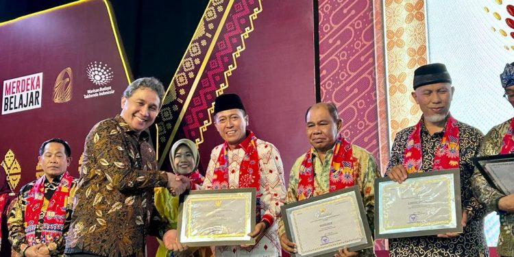 Tari Dangisa Asal Bolsel Raih Sertifikat Pengesahan Warisan Budaya Tak Benda 2022