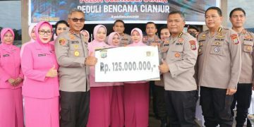 Peduli Sesama, Polda Sulut Salurkan Bantuan kepada Korban Bencana Gempa Bumi di Cianjur