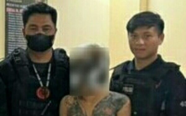 Bawa Pisau Badik, Pria Bertato ini Diamankan Tim Rayon Polresta Manado
