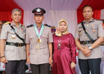 Anak Yatim Penjual Makanan Masak di Karombasan ini Dilantik Jadi Anggota Polri