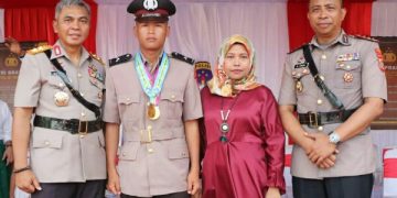 Anak Yatim Penjual Makanan Masak di Karombasan ini Dilantik Jadi Anggota Polri