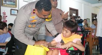 Maknai Natal, Polda Sulut Gelar Bakti Sosial di Panti Asuhan Sayap Kasih Tomohon
