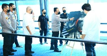 Polri Percantik Bandara Soetta dengan Lukisan Karya Para Difabel