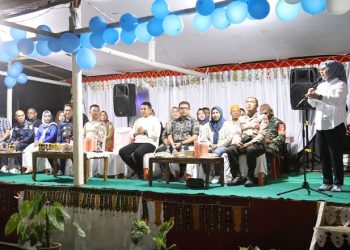 Tatong Bara Sumbang Ratusan Sak Semen di Kelurahan Motoboi Besar