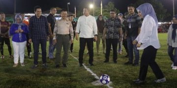 Tatong Bara Buka Turnamen Sepak Bola Wanita di Kelurahan Motoboi Besar