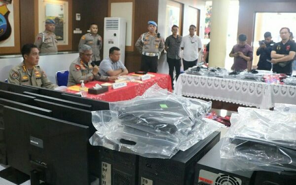 Polda Sulut Dalami Kasus Pencurian Data Elektronik oleh Salah Satu Aplikasi Pinjol