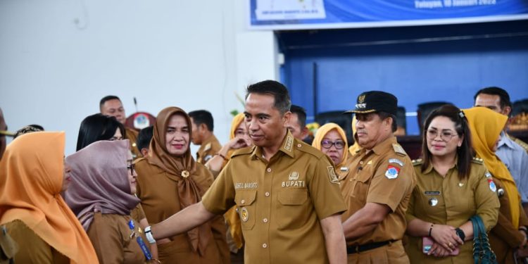 Bupati Sachrul Teken NPHD dengan Sangadi se Boltim