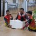 Samapta Polda Sulut dan Basarnas Evakuasi 6 Warga di Lokasi Banjir di Ternate Tanjung Lingkungan 3