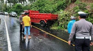 Polisi Pantau Kondisi Jalur Manado-Amurang Masih Bisa Dilalui Kendaraan, Pengendara Diminta Berhati-hati