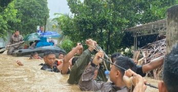 Brimob Polda Sulut Turunkan 9 Tim Lakukan Evakuasi Penanggulangan Bencana di Kota Manado
