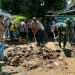 3 Hari Pasca Banjir Manado, Personel TNI-Polri Lakukan Kerja Bakti Bersih-Bersih Lingkungan