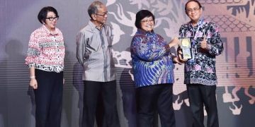 Diterima Bupati ROR, Minahasa Raih Piala Adipura