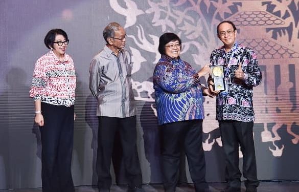Diterima Bupati ROR, Minahasa Raih Piala Adipura