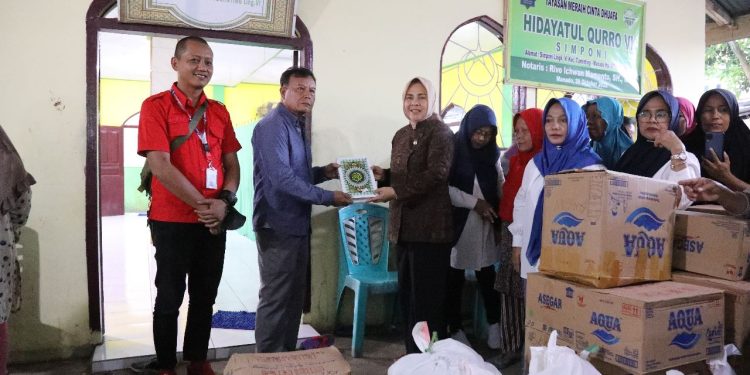Lagi, Tatong Bara Kunjungi serta Bantu Korban Banjir dan Tanah Longsor di Manado