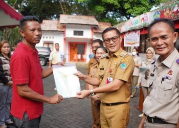 Bukti Nyata, Bupati Minut Joune Ganda Serahkan 106 Sertifikat Tanah ke Masyarakat Likupang Timur