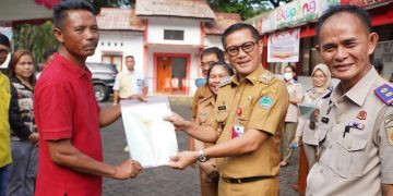 Bukti Nyata, Bupati Minut Joune Ganda Serahkan 106 Sertifikat Tanah ke Masyarakat Likupang Timur