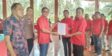 Dinakhodai Berty Kapojos, Bupati Joune Ganda Dapuk PORTDASAP Minut Periode 2022-2025