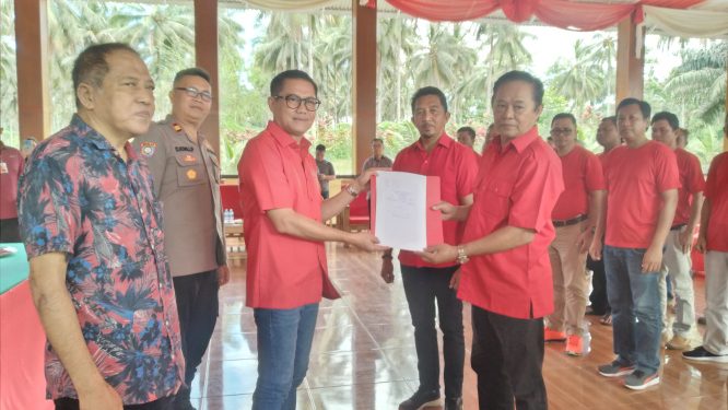 Dinakhodai Berty Kapojos, Bupati Joune Ganda Dapuk PORTDASAP Minut Periode 2022-2025