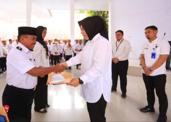 Tatong Bara serahkan SPPDT PBB P2 Tahun 2023