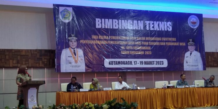 Diikuti Seluruh Sangadi dan Perangkat, Tatong Bara Buka Bimtek Tata Kelola Pemdes