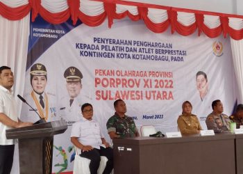 Serahkan Bonus Atlet, Ketua DPRD Kotamobagu Apresiasi Pemkot Kotamobagu