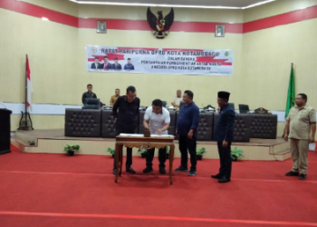 Ketua Pimpin Paripurna Pemberhentian Almarhum Sukardi Sugeha