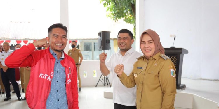 Tatong Bara Serahkan Bonus bagi Puluhan Atlet dan Pelatih Berprestasi di Porprov Bolmong 2022