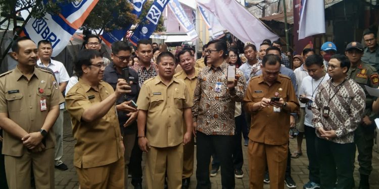 Wawali Nayodo Dampingi Praseno Hadi Kunjungi Pasar 23 Maret Kotamobagu
