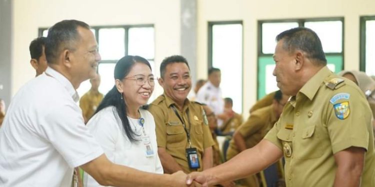 Bupati Bolmut saat menyambut Tim APIP BPKP Sulut (Foto : Istimewa)