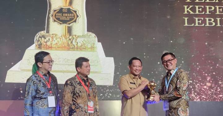 Kepesertaan JKN Tembus 99,11 %, Pemerintahan JGKWL Sabet UHC Award 2023