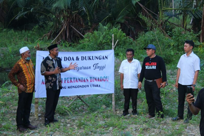 Tim LLDIKTI saat meninjau lokasi yang akan dibangun kampus Akademi Pertanian Binadou