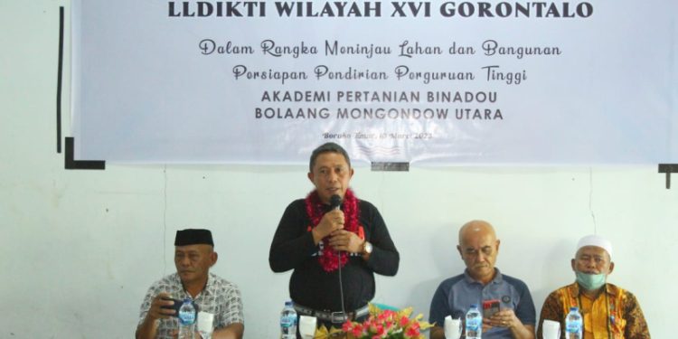 Dr. Rivai Hamza M,Si, perwakilan LLDIKTI XVI Gorontalo, saat menyampaikan sambutannya (Foto : Istimewa)
