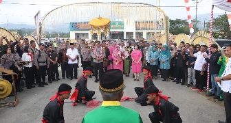 Kunjungi Polres Bolmong Utara, Kapolda Sulut Letakkan Batu Pertama Pembangunan Pos Penjagaan