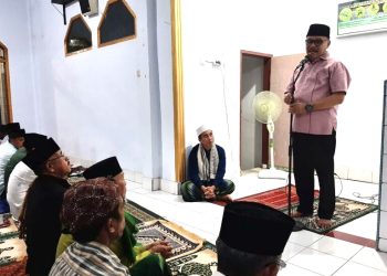 Didampingi Ketua TP-PKK, Bupati Bolmong Sholat Tarawih di Kopandakan II