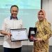 Raih Prestasi Tingkat Nasional, Tatong Bara Terima Penghargaan BerAKHLAK