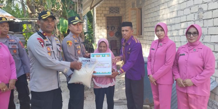 Jelang Idul Fitri, Polres Buton Tengah Salurkan Bantuan Sosial Untuk Kaum Dhuafa