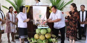 Bersama Istri, Wabup RD Hadiri Ibadah Syukur HUT Ke-73 GMIM Sion Rumbia