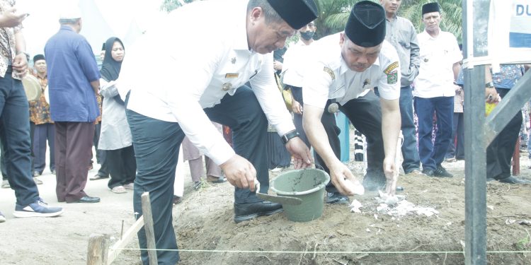 Letakkan Batu Pertama Pembangunan Pondok Pesantren, Ini Pesan Wabup Asahan