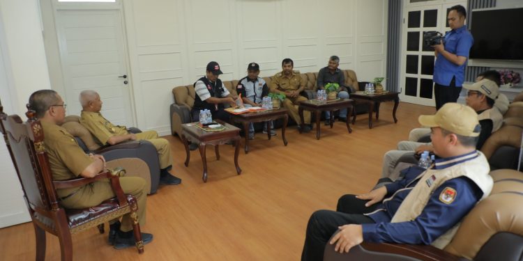 PPS Kelurahan Mekar Baru Lakukan Pendataan Pemilih Kepada Bupati Asahan