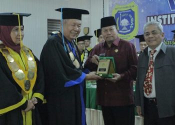 Bupati Asahan Hadiri Wisuda Sarjana IAIDU Asahan Angkatan XXIX