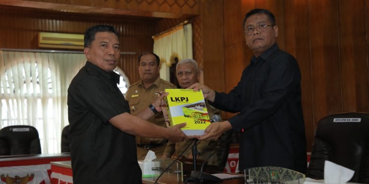 Bupati Surya Sampaikan LKPJ Tahun Anggaran 2022