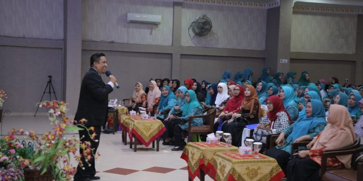 Ketua TP PKK Kabupaten Asahan Ikuti Seminar Parenting Nasional