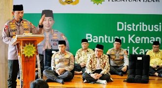 Kerjasama Bareng PP Persis, Kapolri Salurkan 30 Ribu Sembako ke Warga yang Membutuhkan